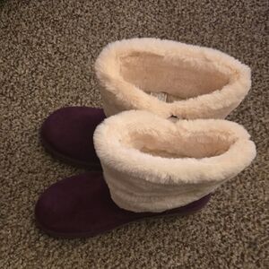 Koolaburra Plum and Cream Fur Boots